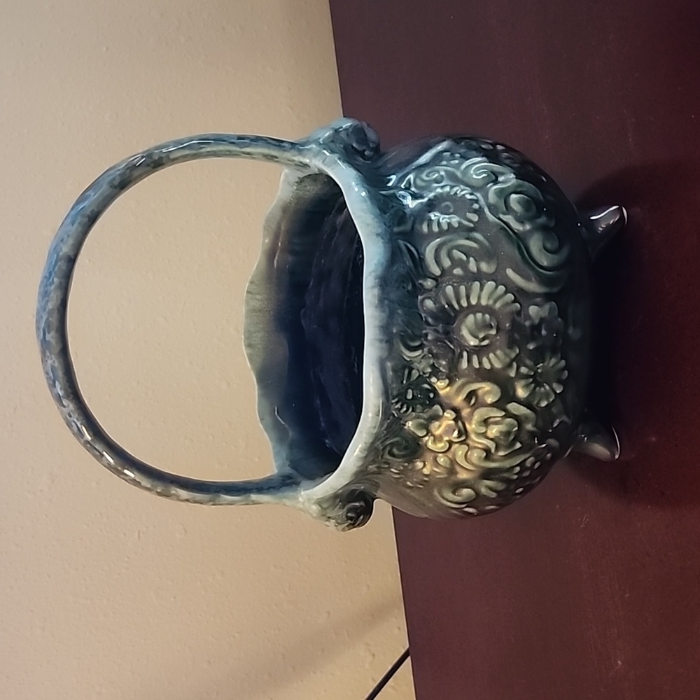 Hull Basket Pottery